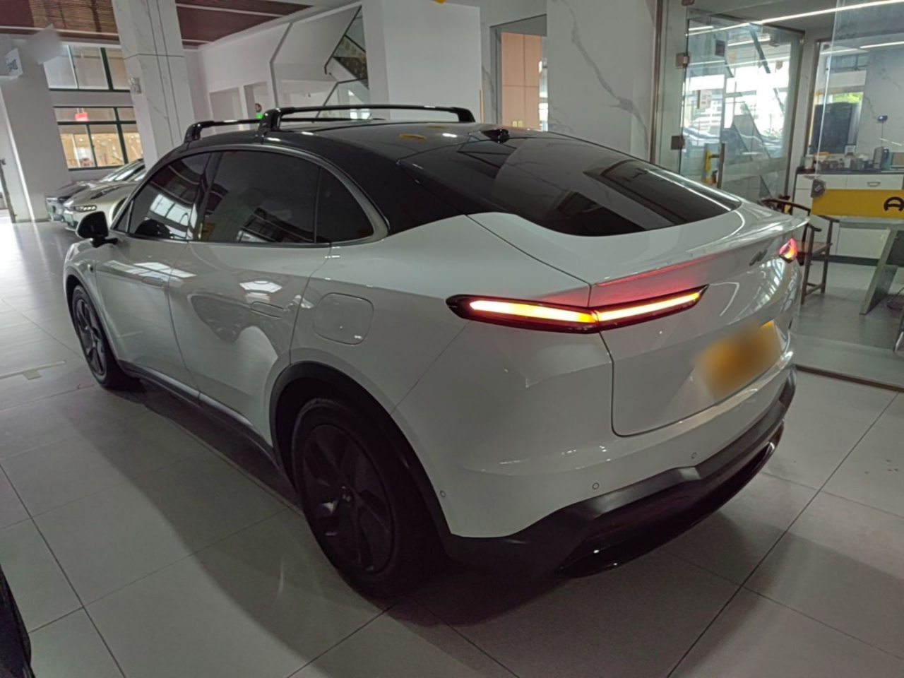 L60 2024 60kWh RWD photo 4