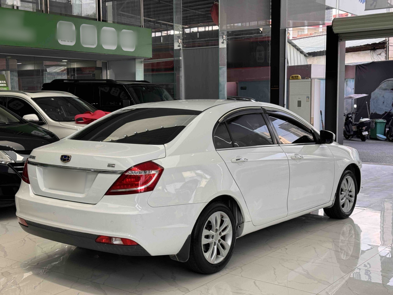 Emgrand 2016 Sedan 1.5L MT photo 3