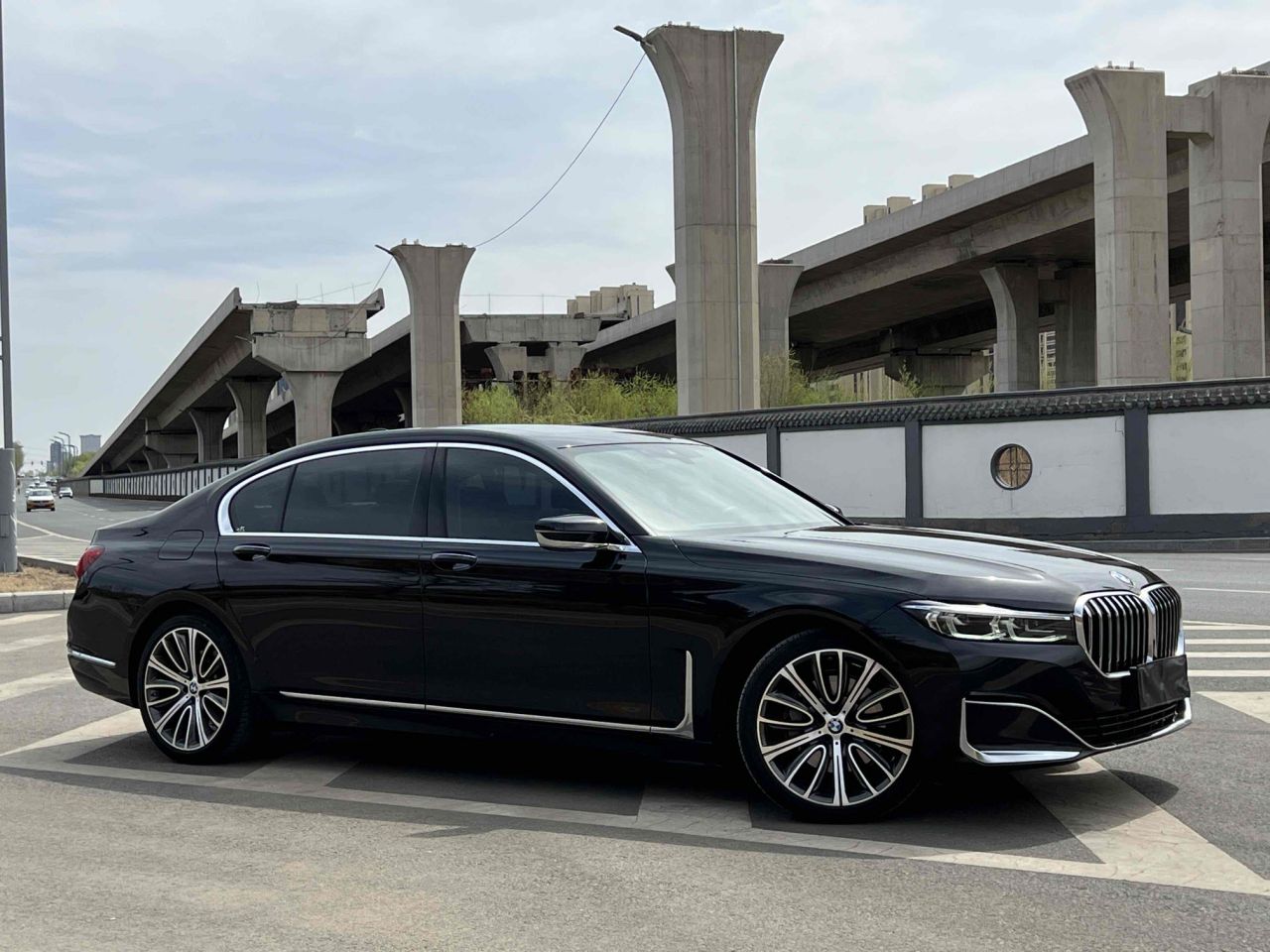 7 Series 2019 Facelift 740Li Leading Luxury photo 4