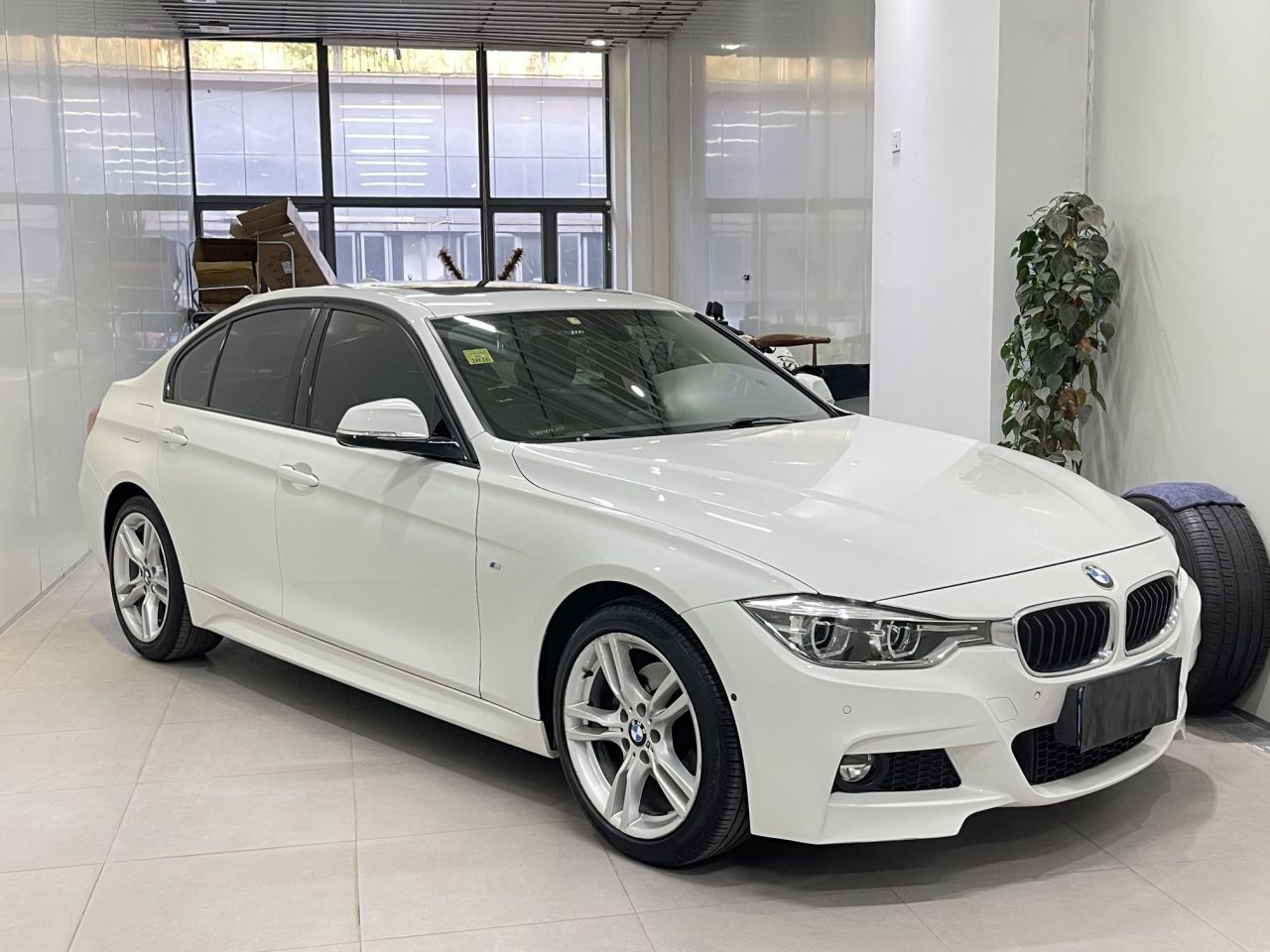 3 Series 2018 320i M Sport Package photo 4