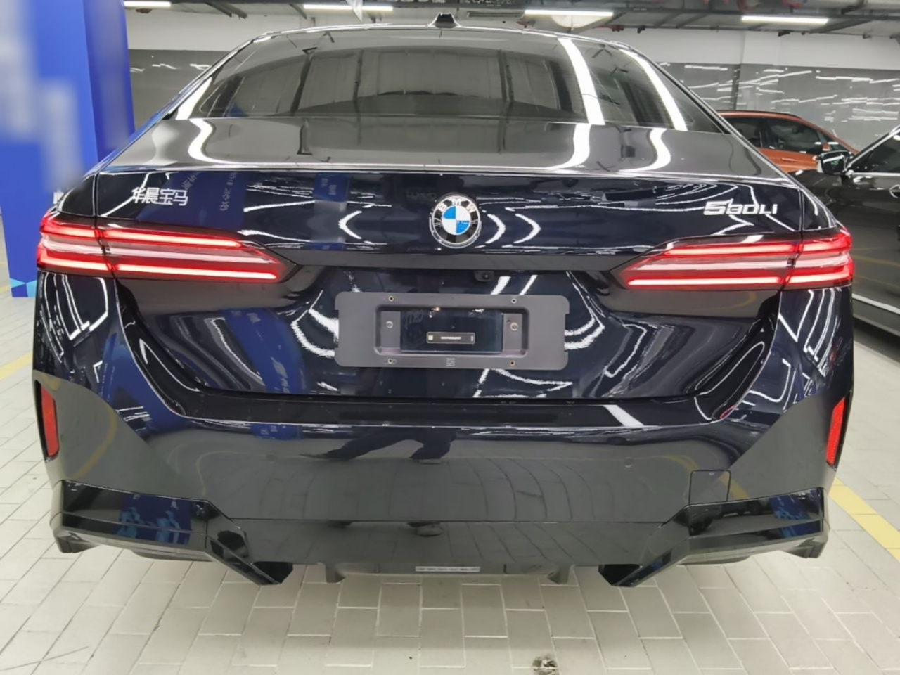 5 Series 2025 530Li Leading M Sport Package photo 5