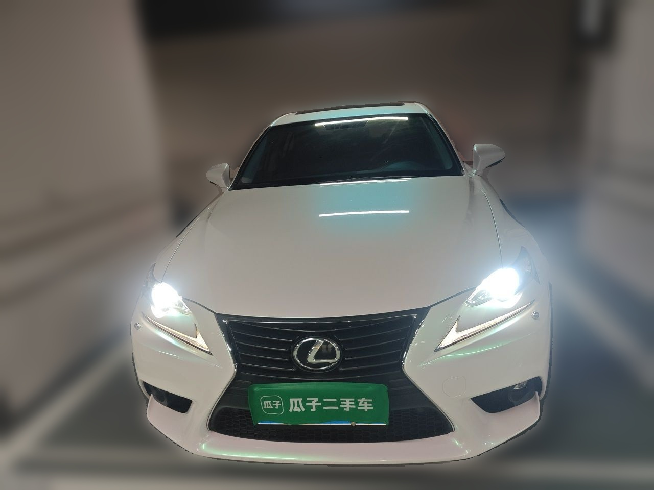 IS 2015 200t Leading photo 2