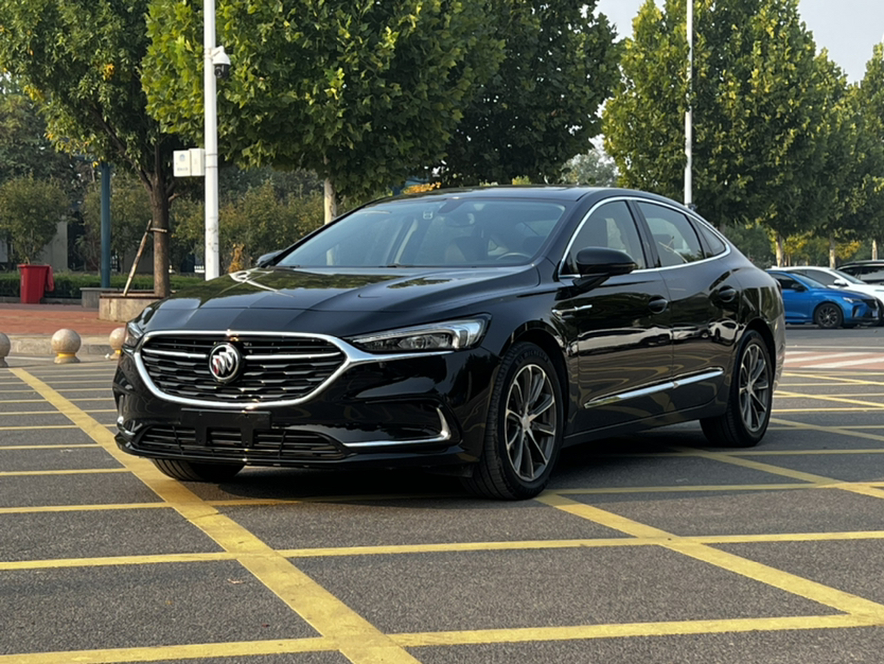 LaCrosse 2019 28T Luxury