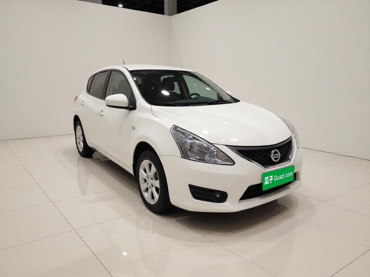 Tiida 2011 1.6L CVT Comfort photo 3