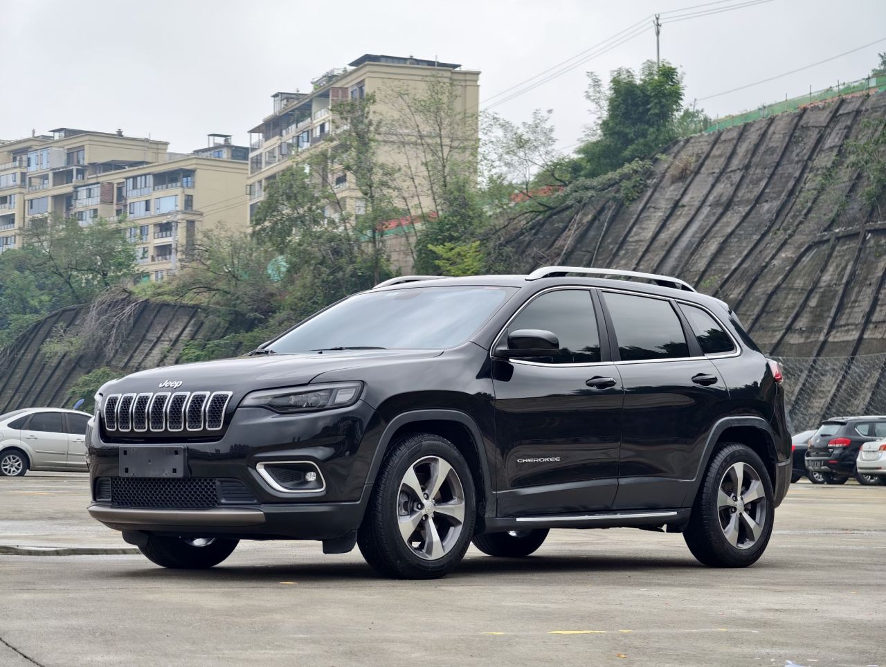 Cherokee 2019 2.0T RWD China VI