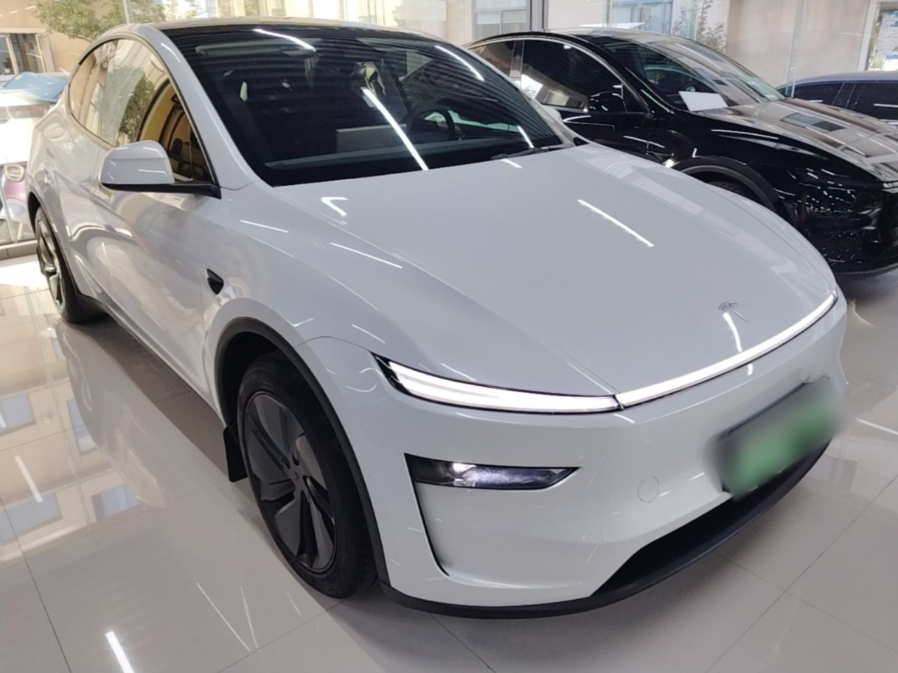 Model Y 2025 RWD photo 3