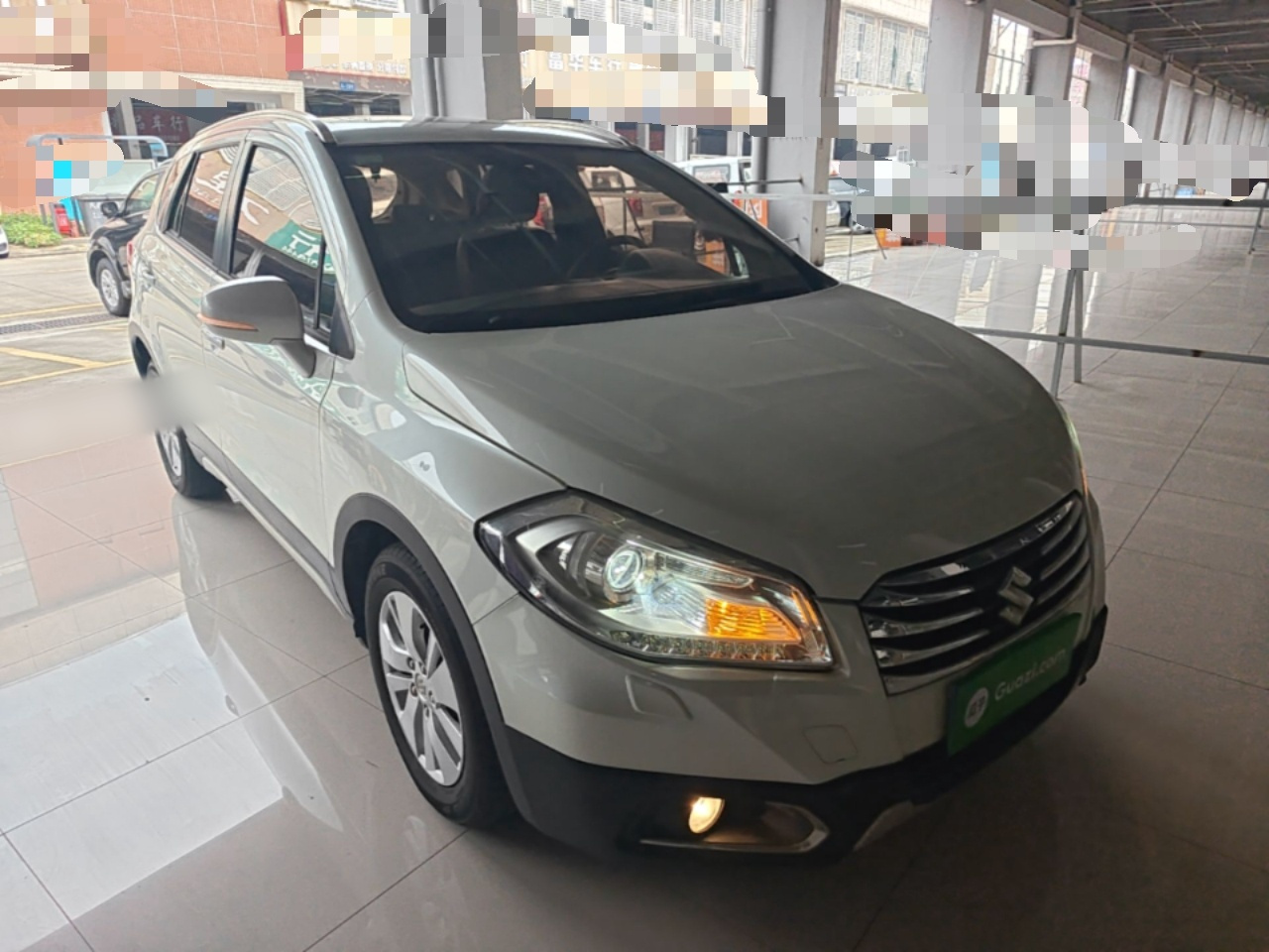 2014 1.6L CVT RWD Elite photo 3