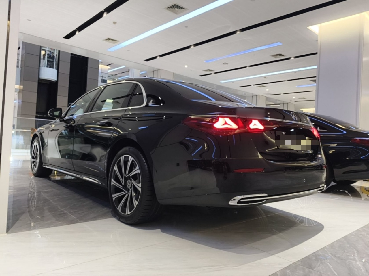 E-Class 2025 E 300 L Luxury photo 4