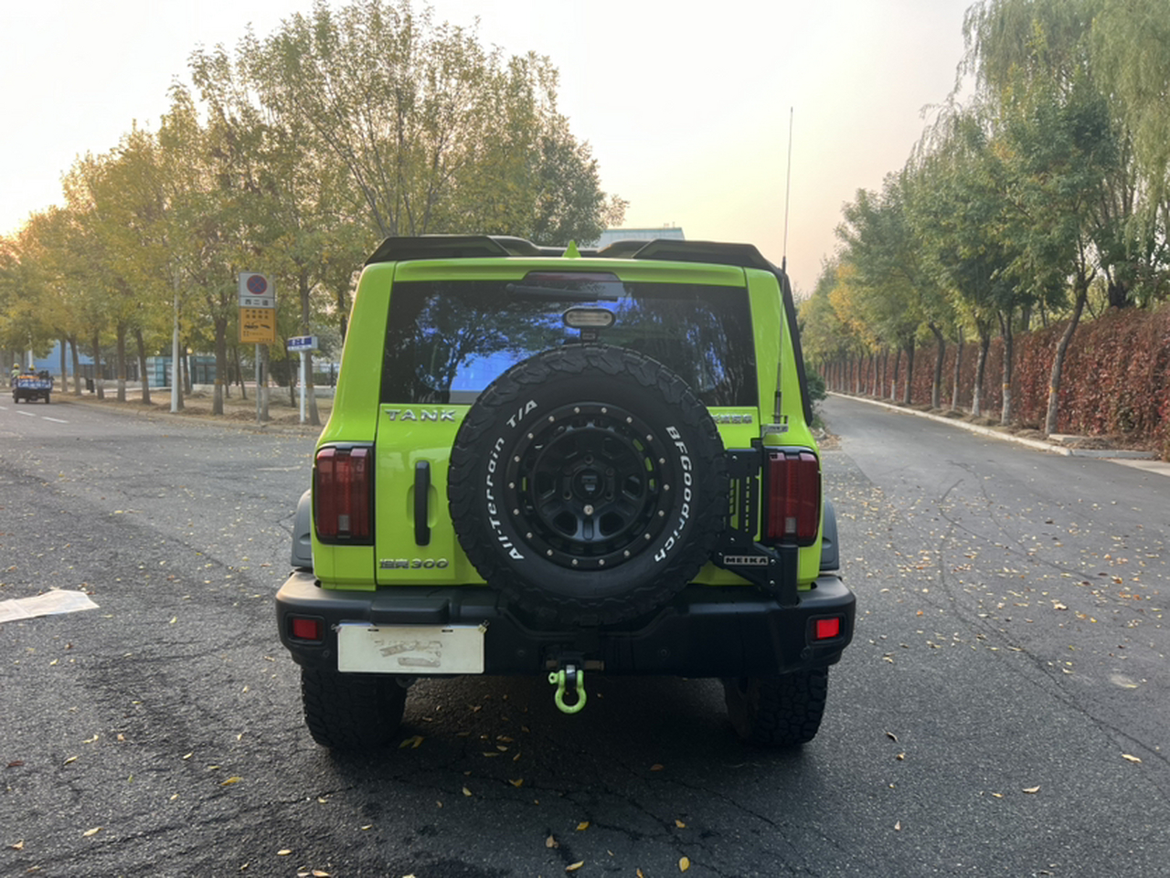 300 2022 2.0T Tank photo 2