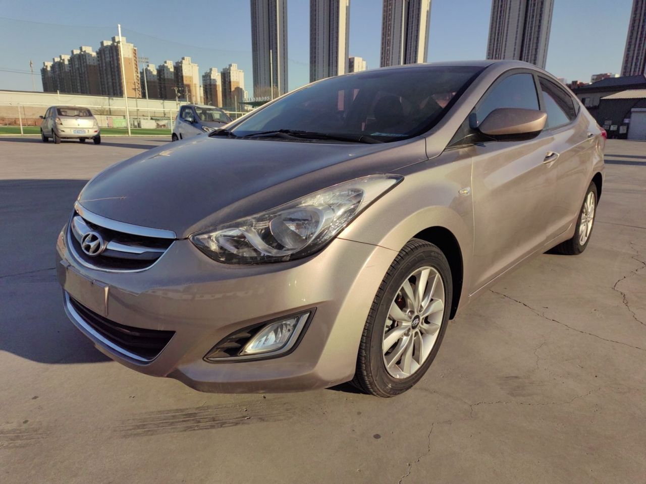 Elantra 2015 1.6L MT Fashion