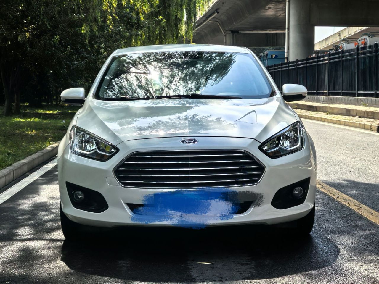 Escort 2015 1.5L AT Comfort photo 2
