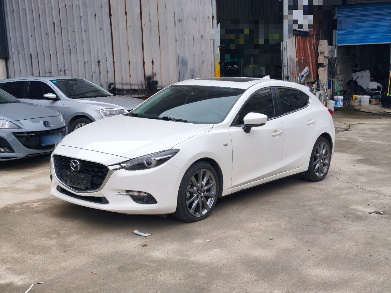 3 Axela 2017 Hatchback 2.0L AT Luxury China V