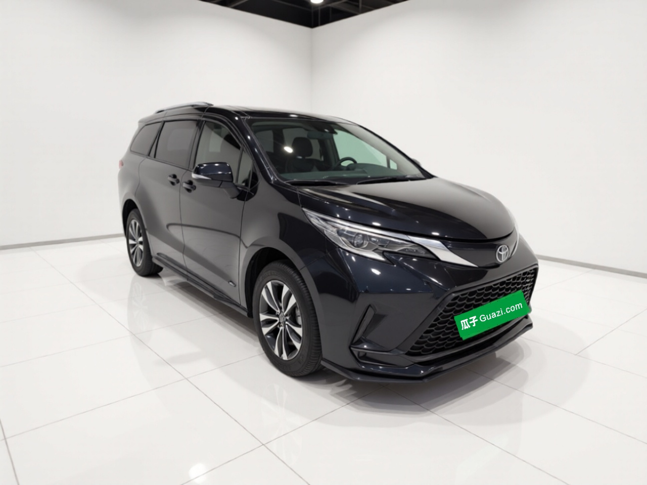 Granvia 2024 2.5L Hybrid Luxury photo 3