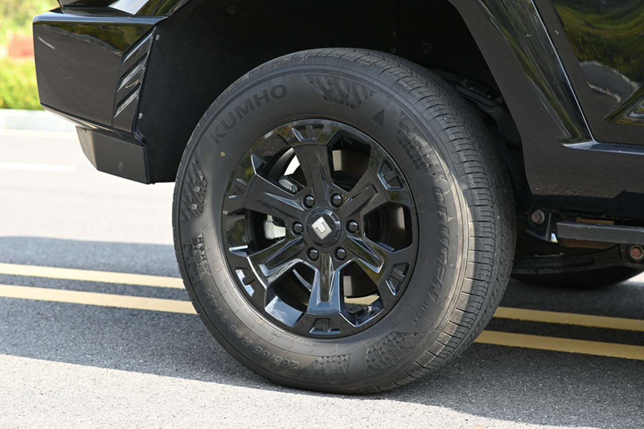 400 EV 2024 Hi4-T Off-road photo 3