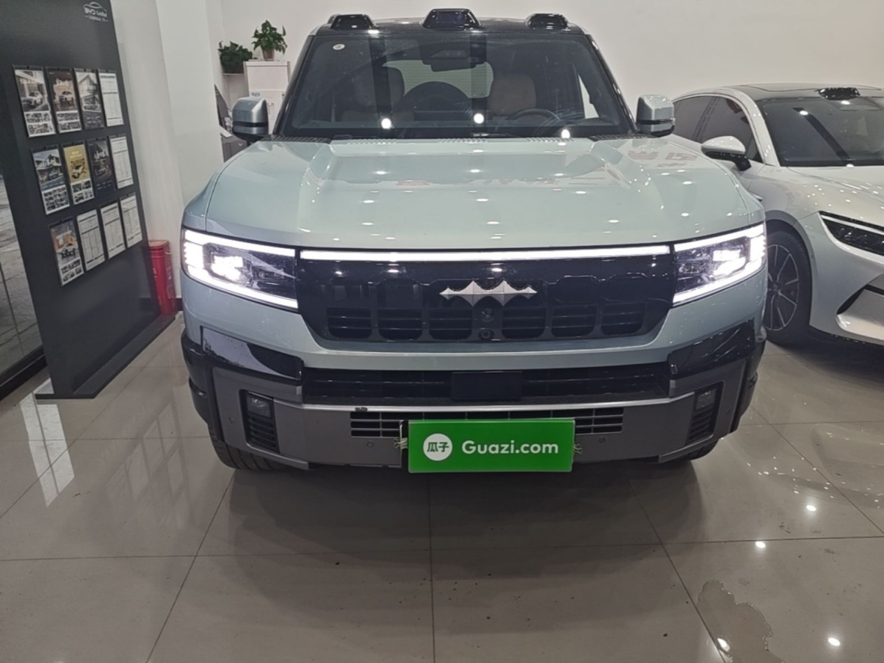Fang Cheng Bao Leopard 8 2025 Flagship 6-Seater photo 2