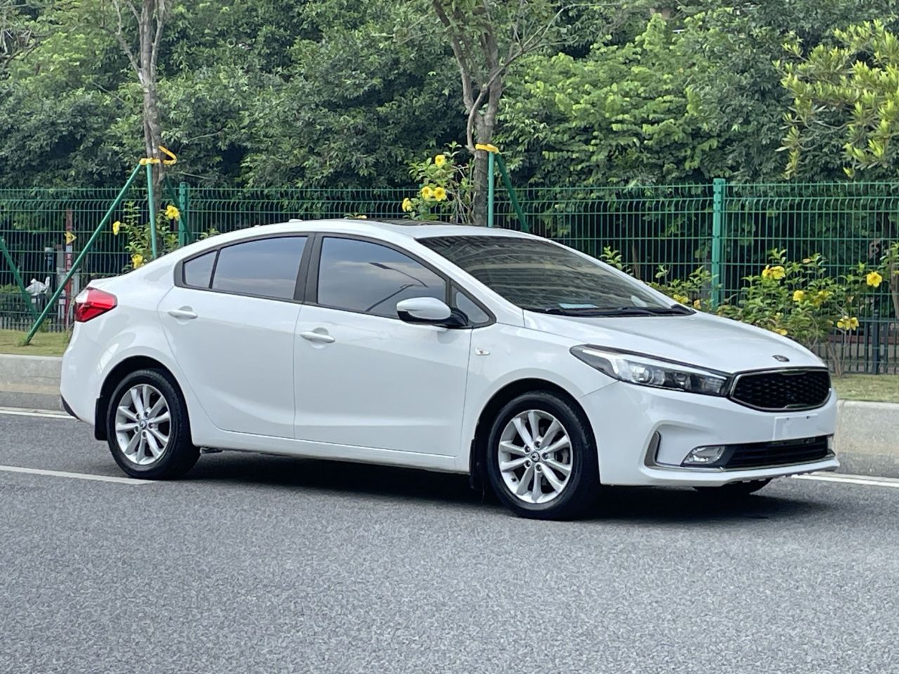 K3 2016 1.6L AT photo 4