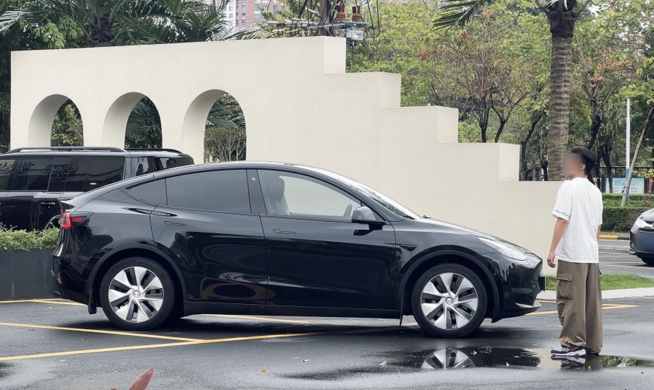 Model Y 2023 Long Range AWD photo 3