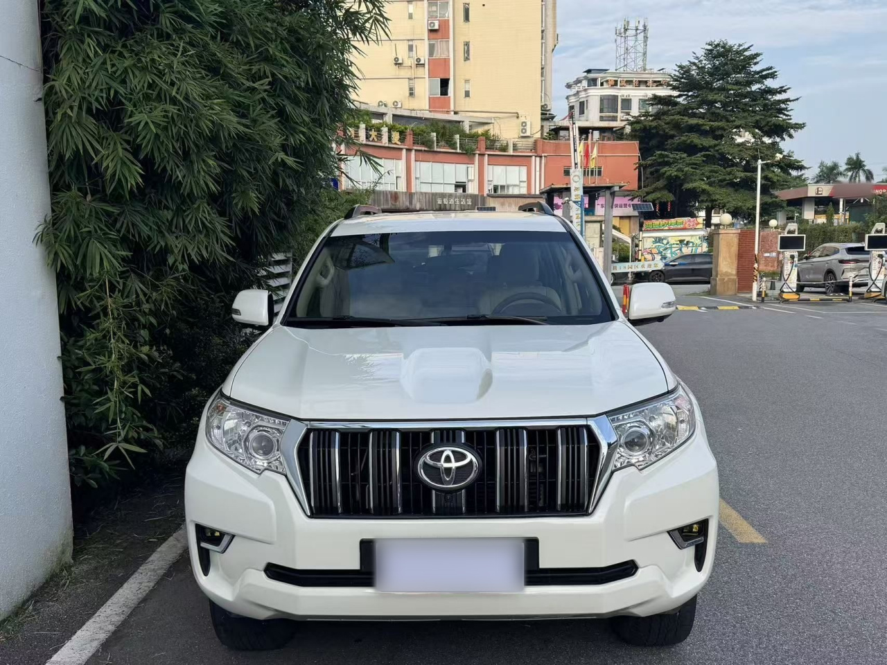 Prado Parallel Import photo 2