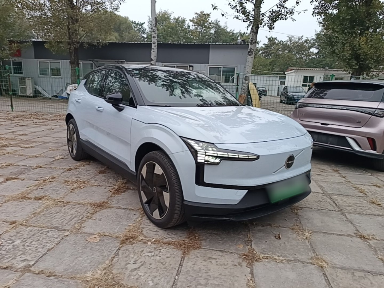 EX30 2025 RWD Long Range Plus photo 3