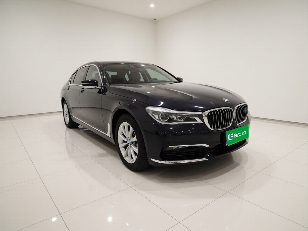 7 Series 2016 740Li Leading photo 3