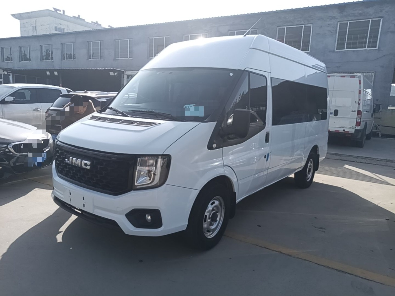 2022 2.0T MT Medium Wheelbase High Roof 6-7-Seater
