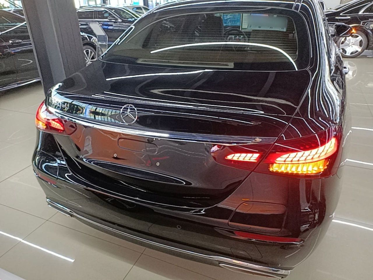 E-Class EV 2022 Facelift E 350 e L PHEV photo 5