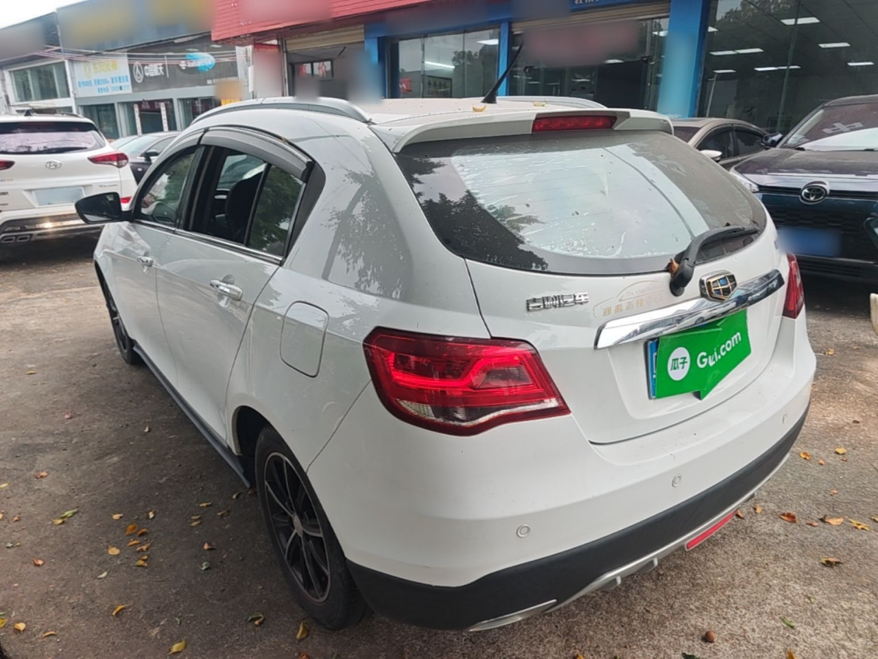 Emgrand 2016 Hatchback RS 1.5L CVT photo 4