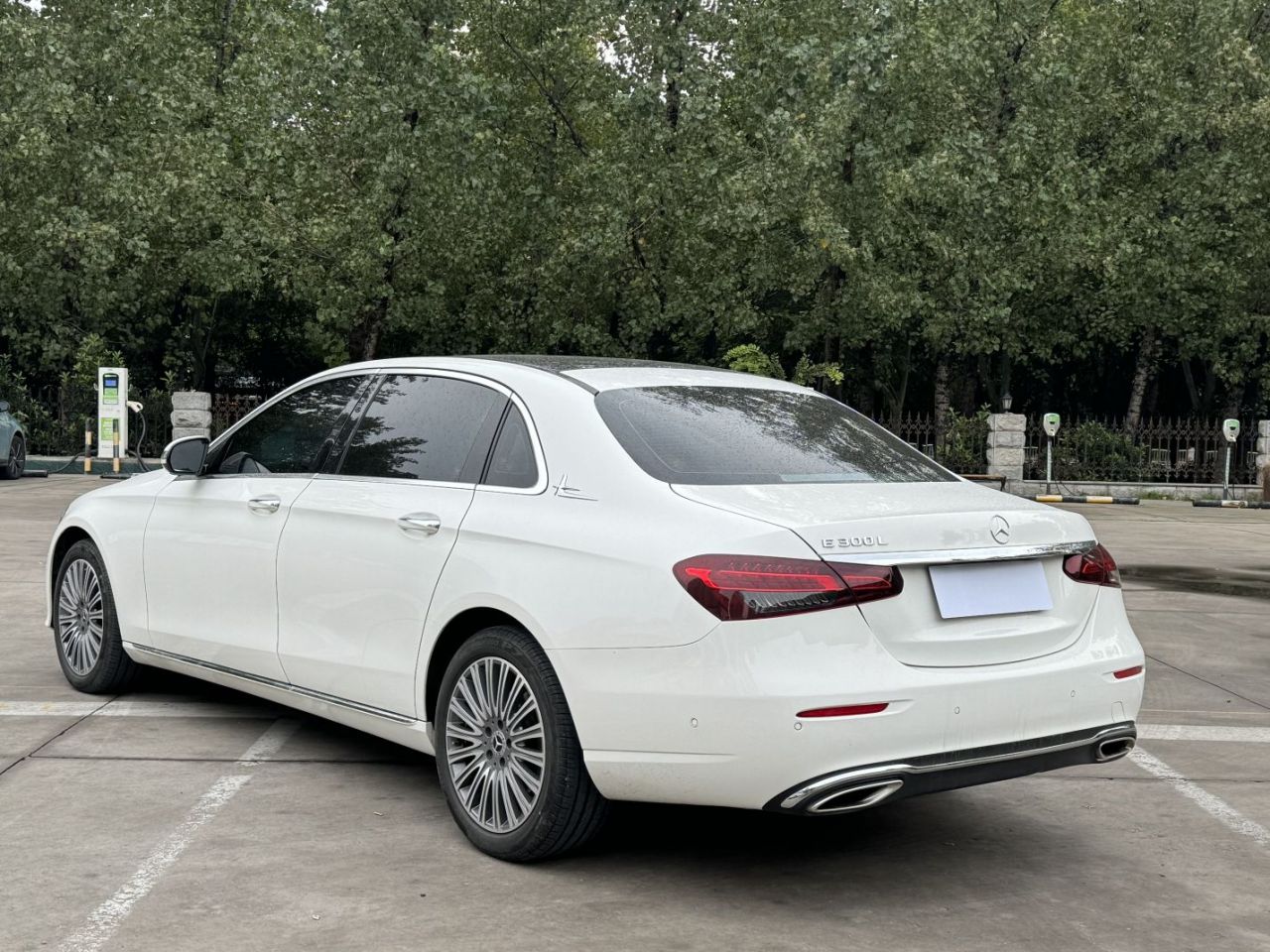 E-Class 2023 E 300 L Luxury photo 4