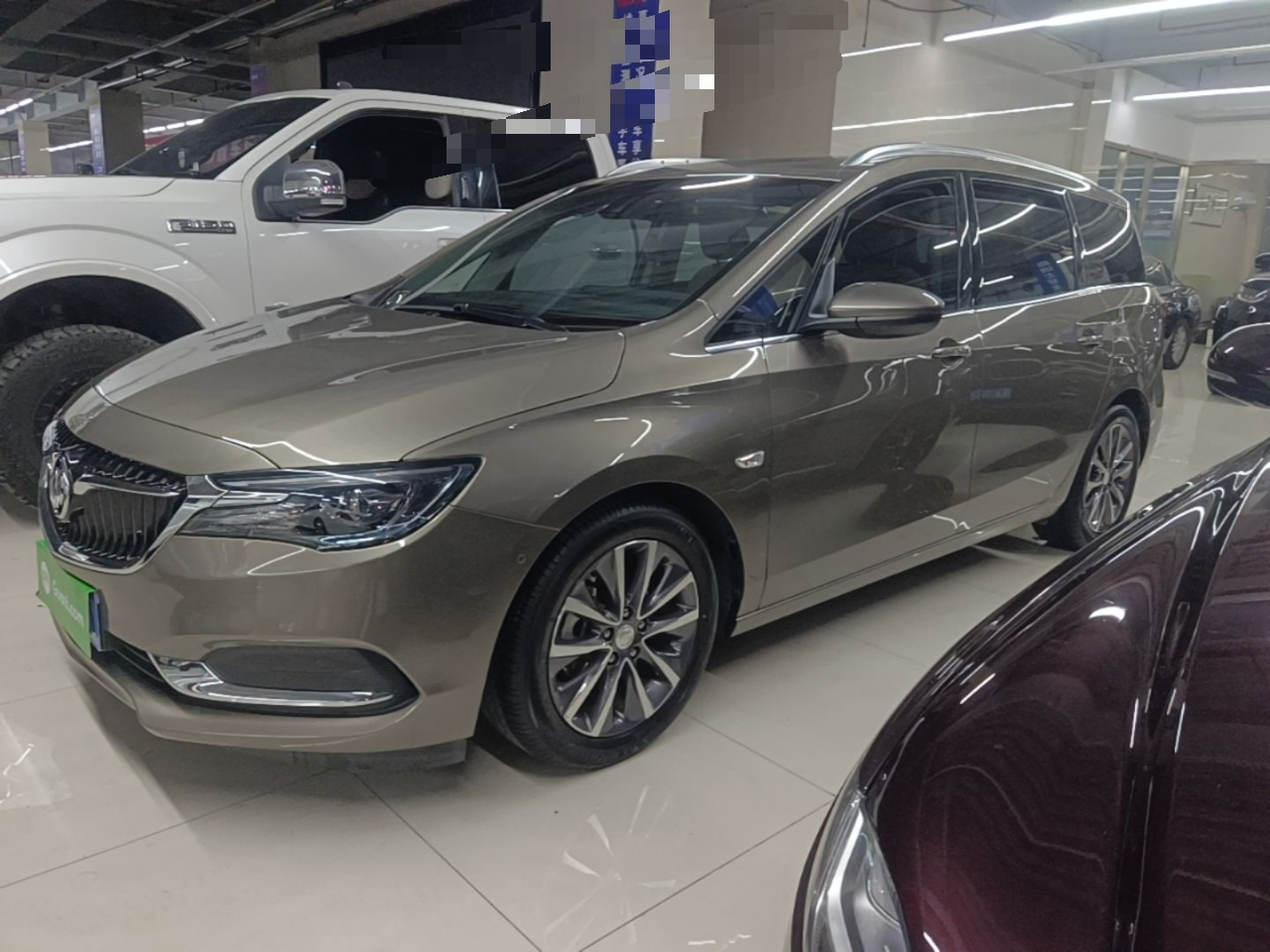 GL6 2021 323T Mild Hybrid Premium
