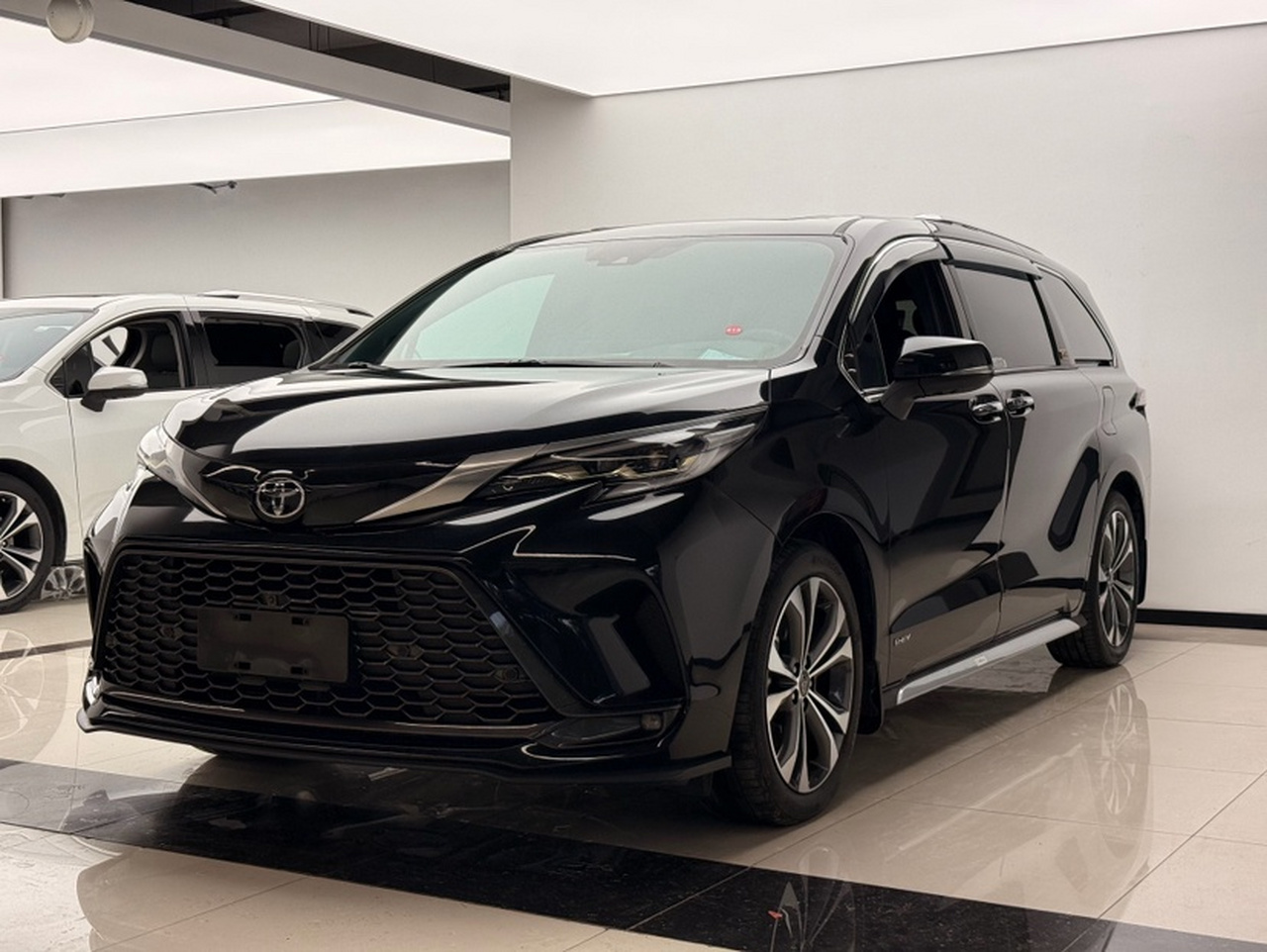 Granvia 2024 2.5L Hybrid Flagship ULTRA