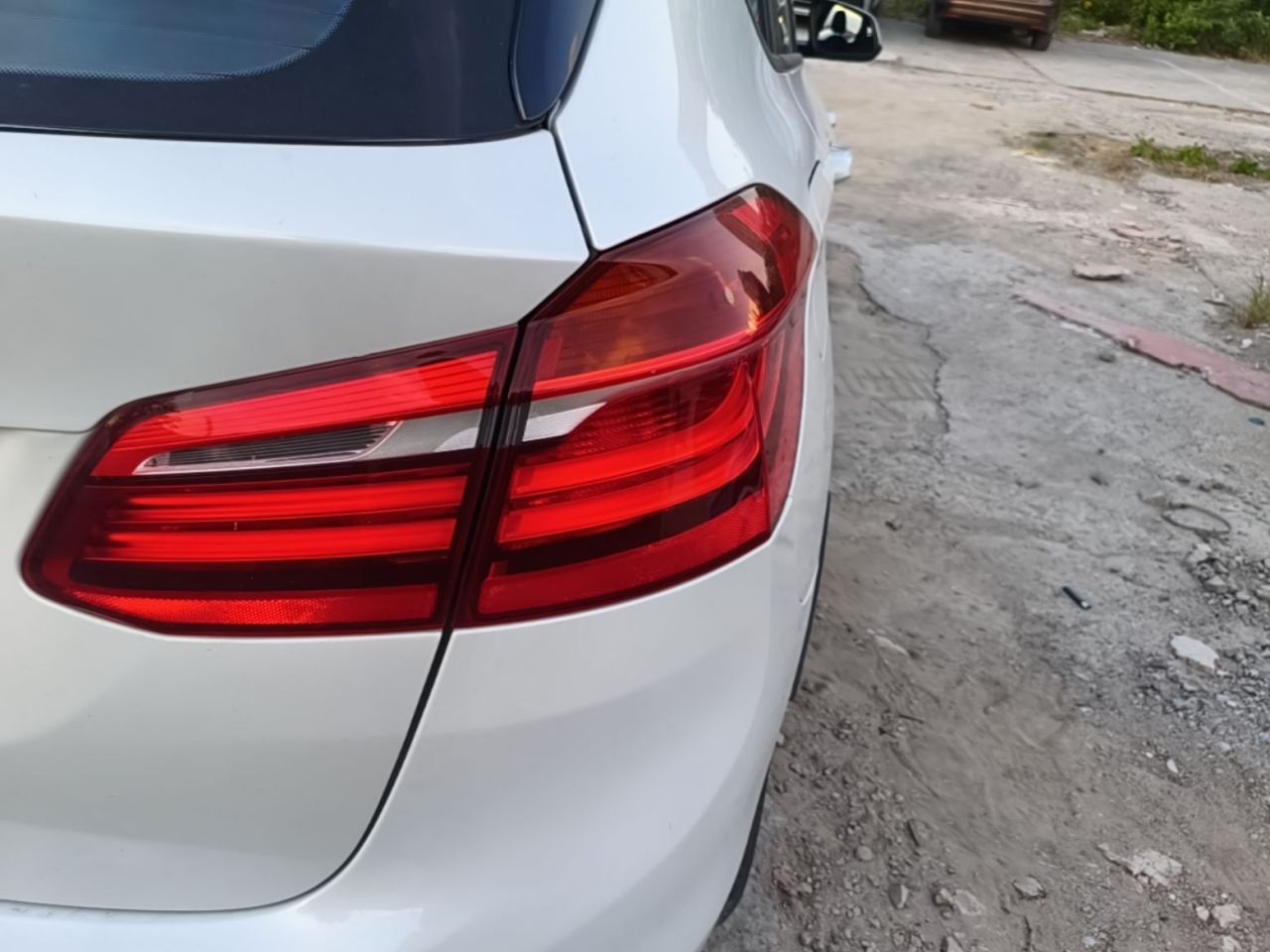 2 Series Wagon 2016 218i Leading photo 4