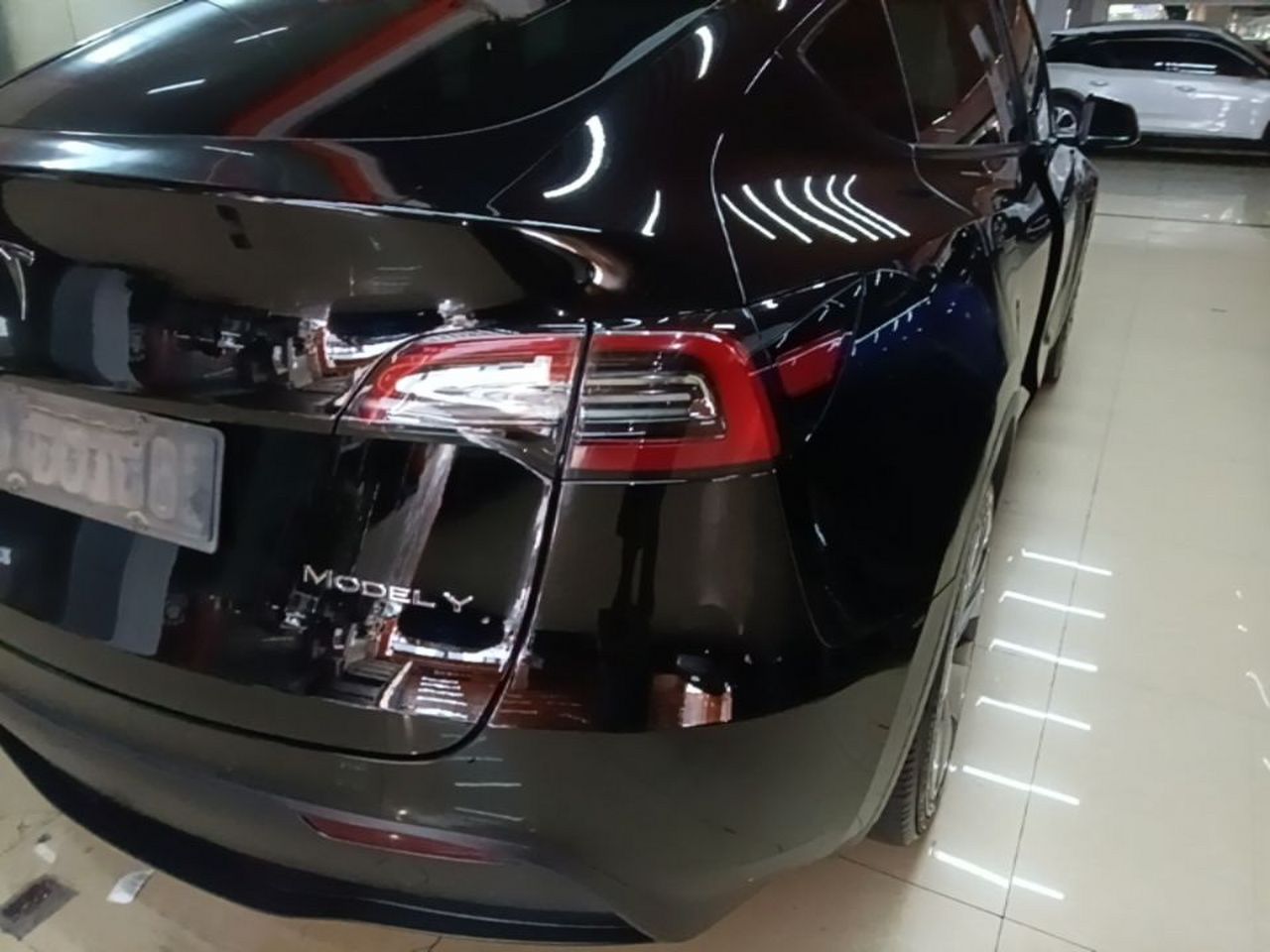 Model Y 2021 Standard Range RWD photo 2