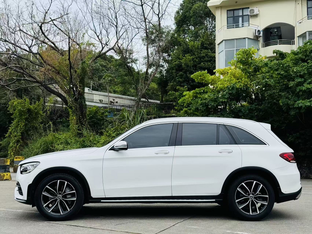 GLC 2021 GLC 260 L 4MATIC Luxury photo 3