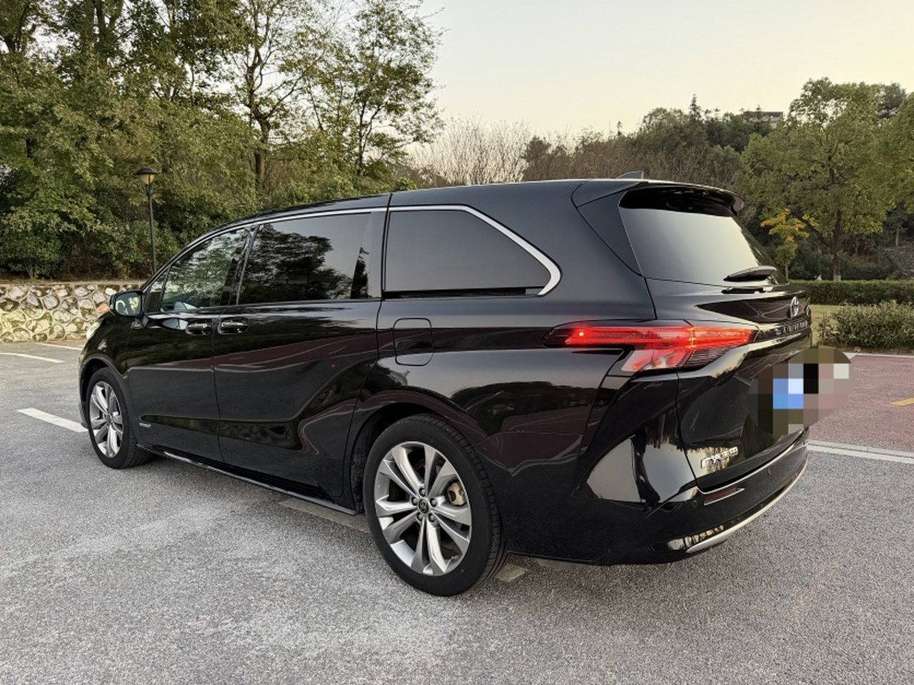 Sienna 2021 2.5L Hybrid Premium photo 2
