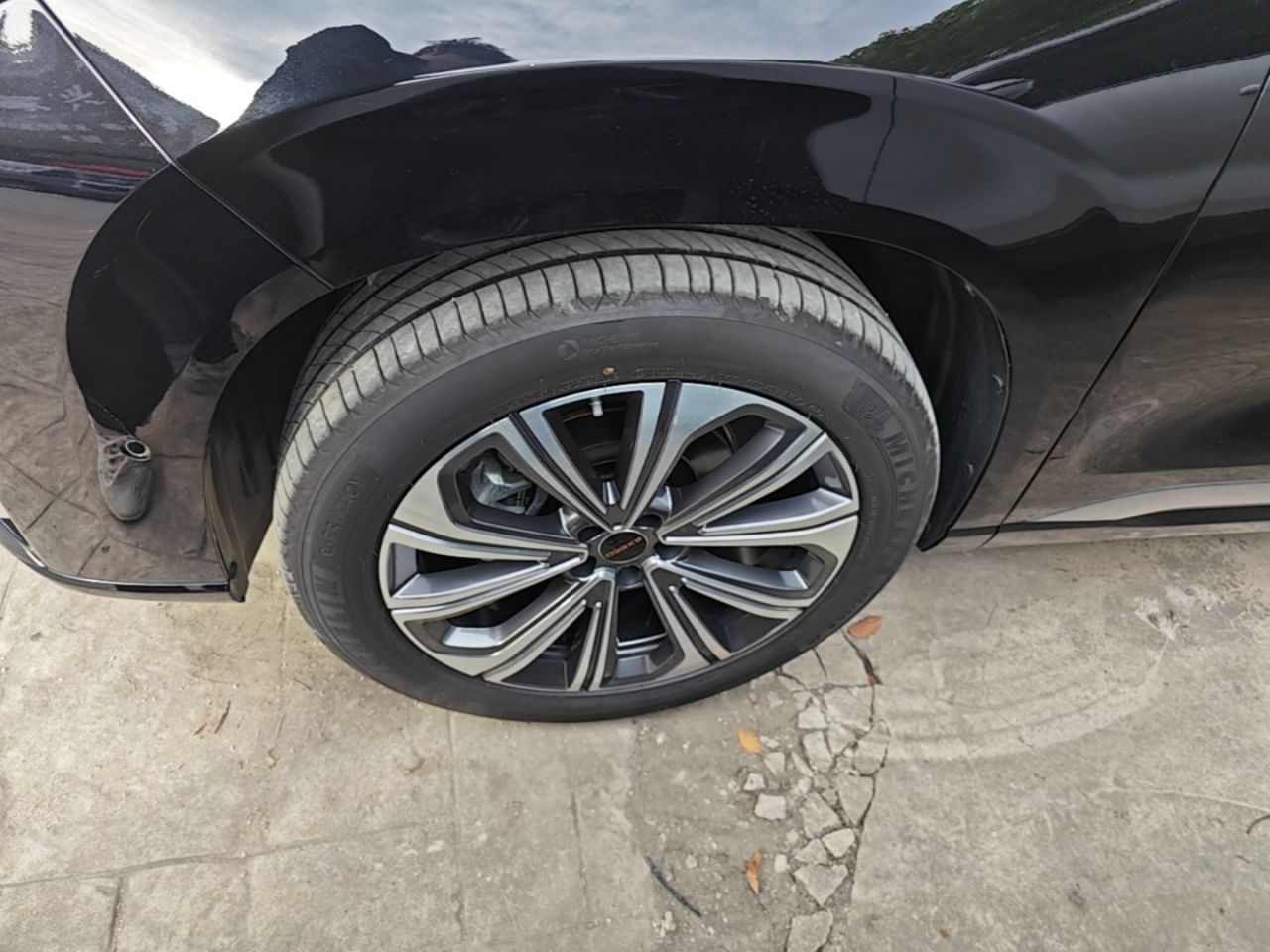 2023 400T AWD 7-Seater photo 2