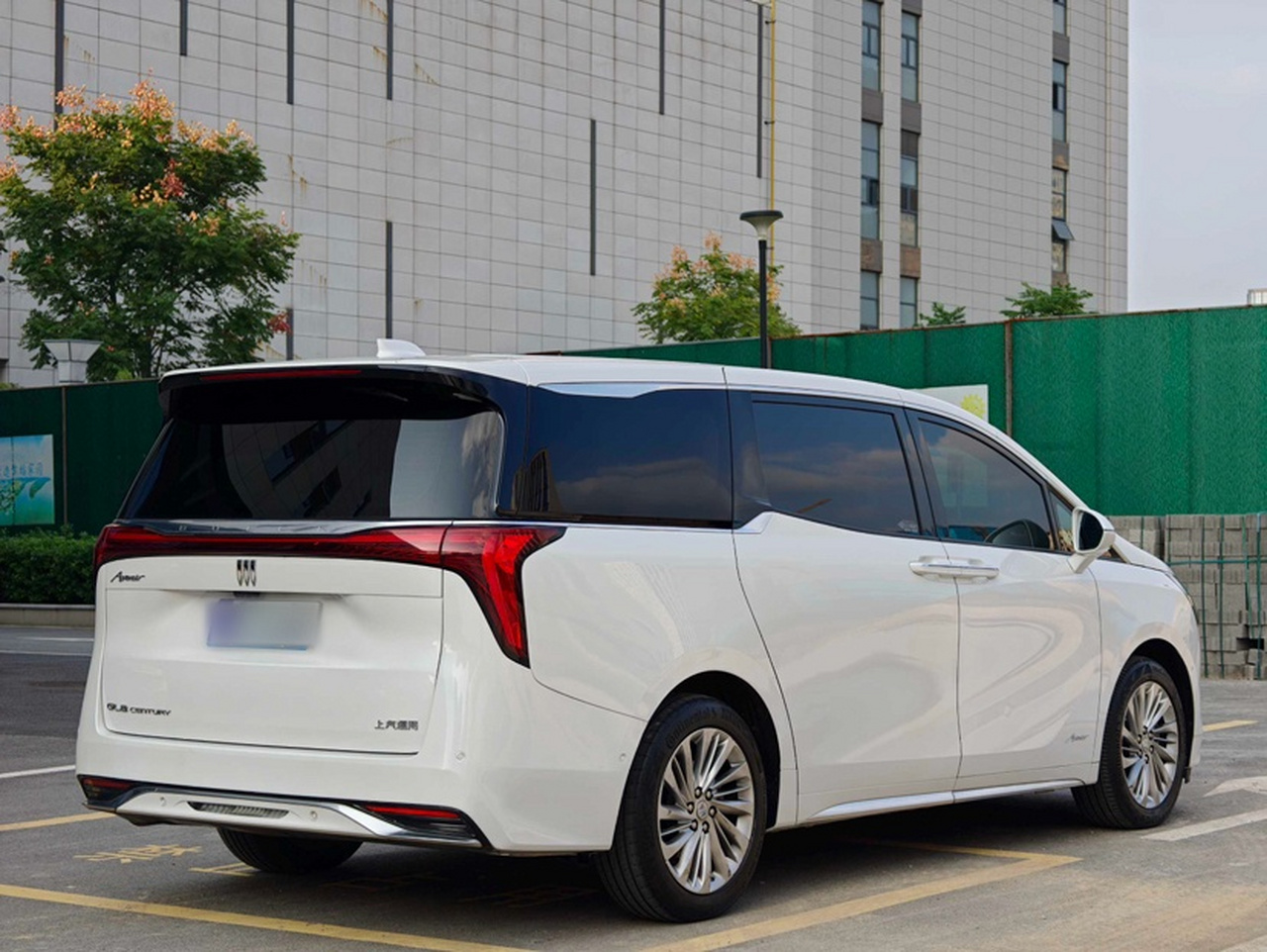 2023 2.0T 6-Seater photo 3