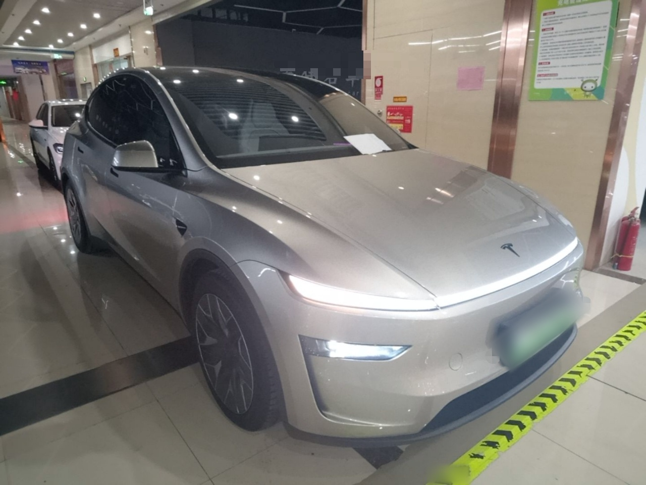 Model Y L 2025 Long Range AWD photo 3