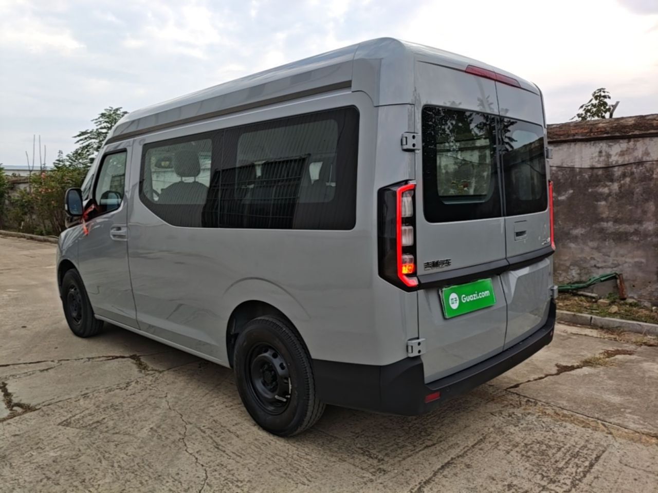 VAN 2026 - Short Wheelbase 68kWh photo 4