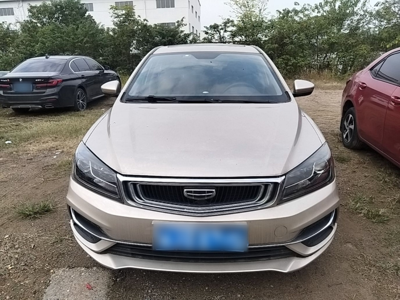 Emgrand 2020 1.5L CVT Luxury photo 2
