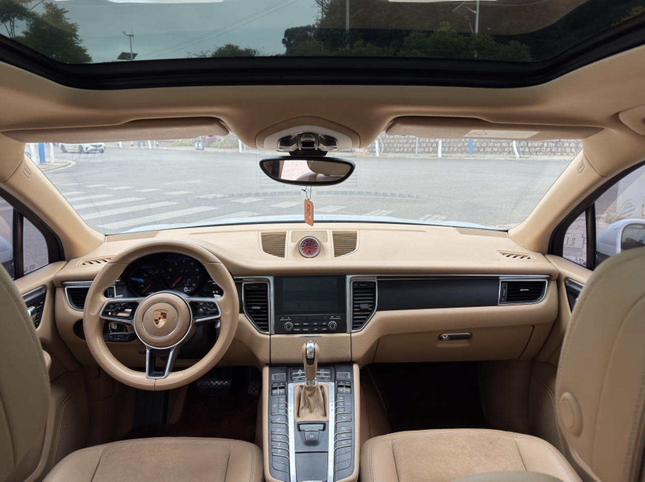 2017 Macan 2.0T photo 4