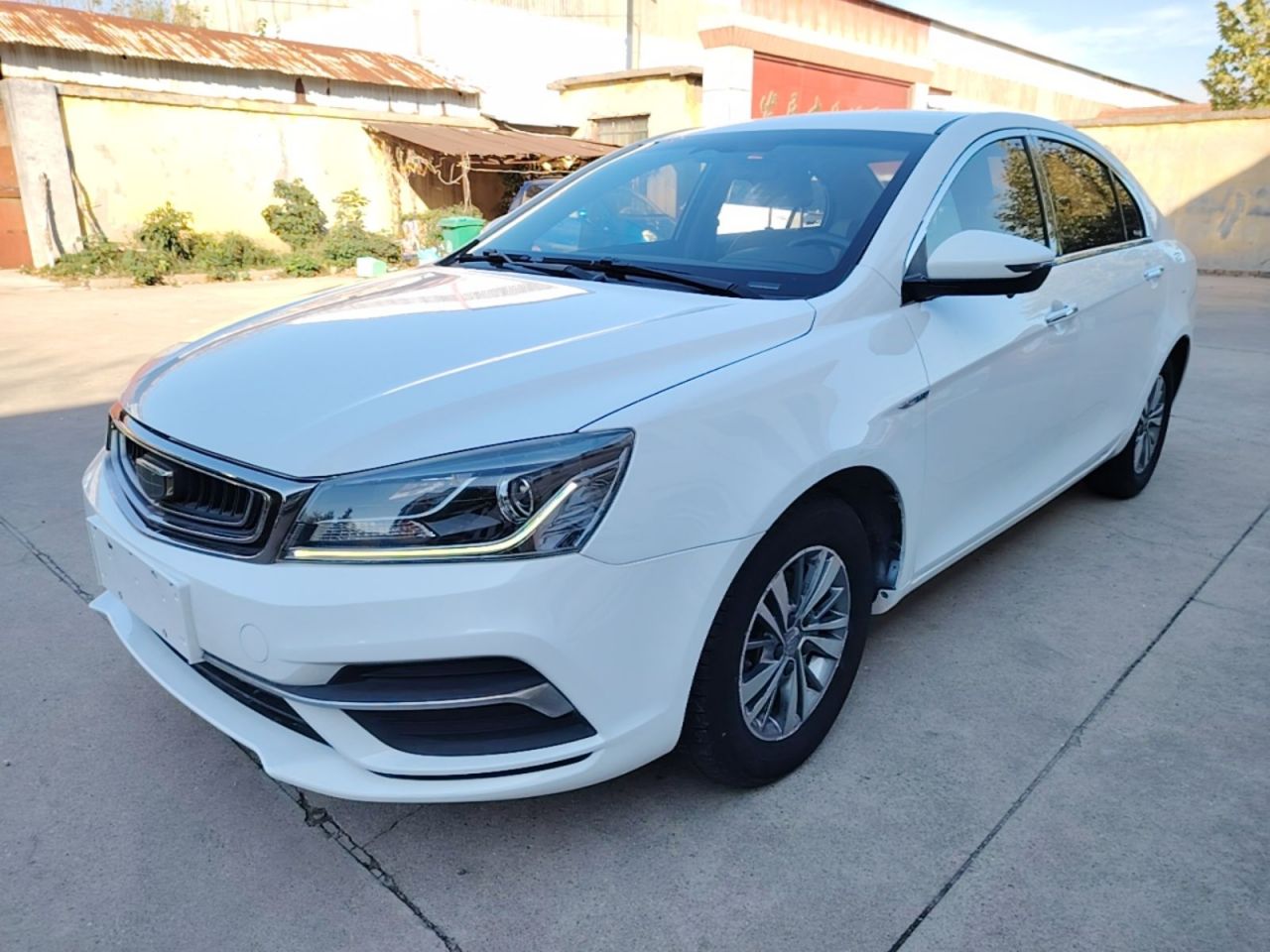 Emgrand 2018 1.5L MT Luxury
