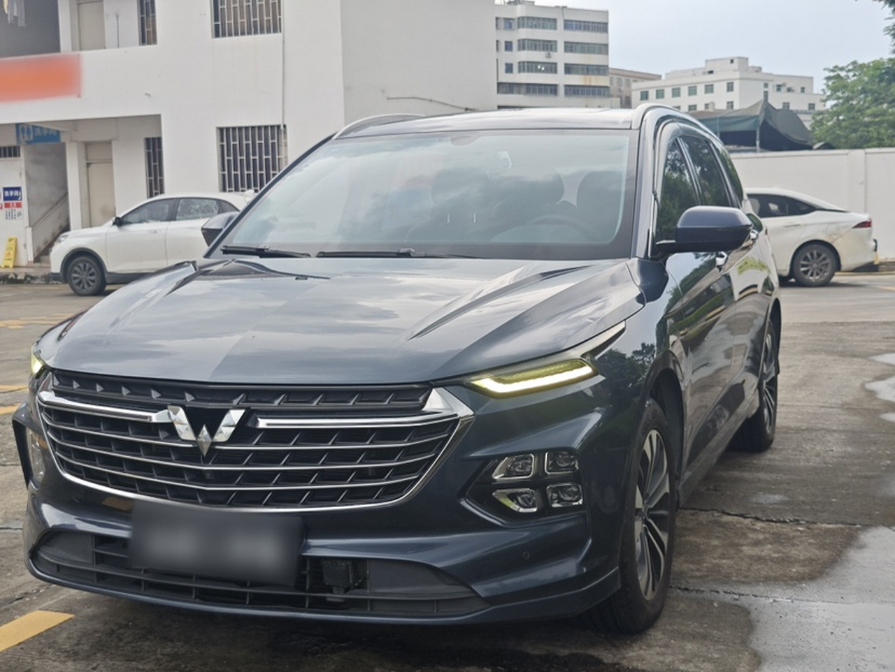 Wuling 2020 1.5T CVT Flagship