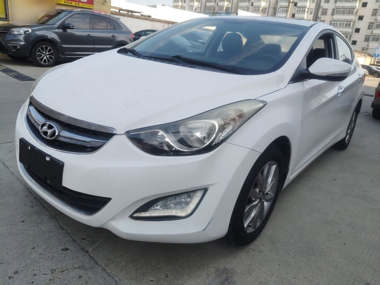Elantra 2015 1.6L MT Leading