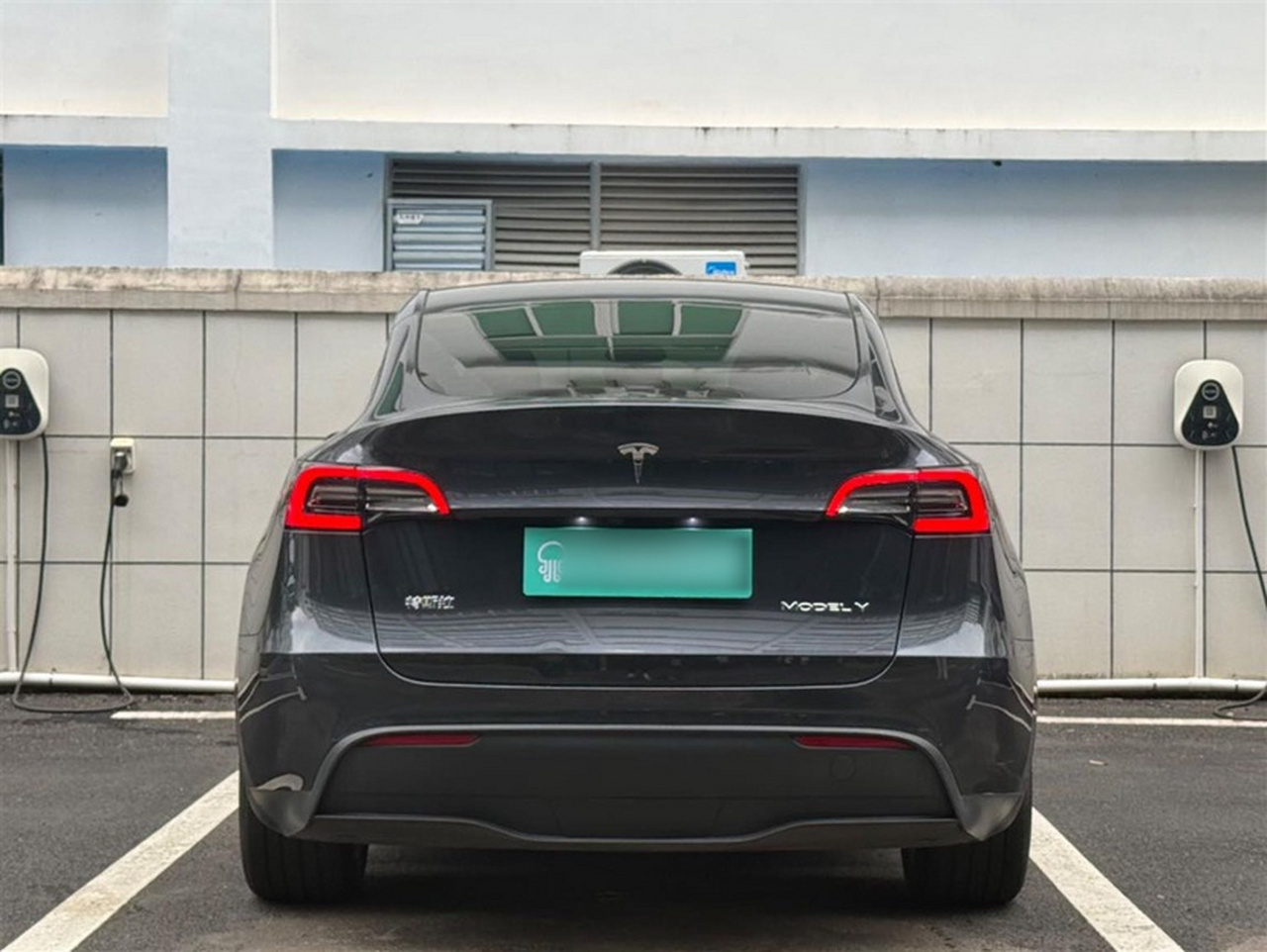 Model Y 2024 RWD photo 2