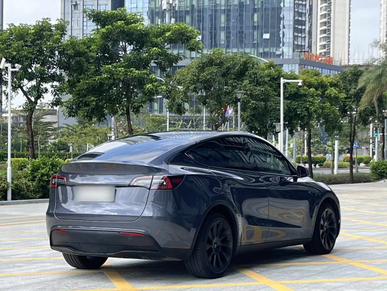 Model Y 2021 Long Range AWD photo 2