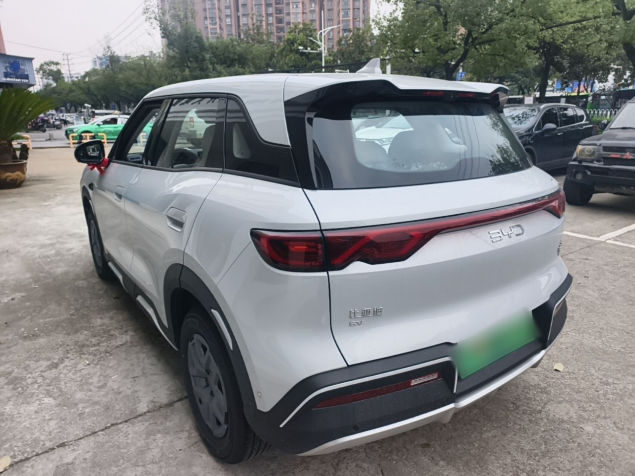 Yuan UP 2027 Flying Spur 401KM photo 4