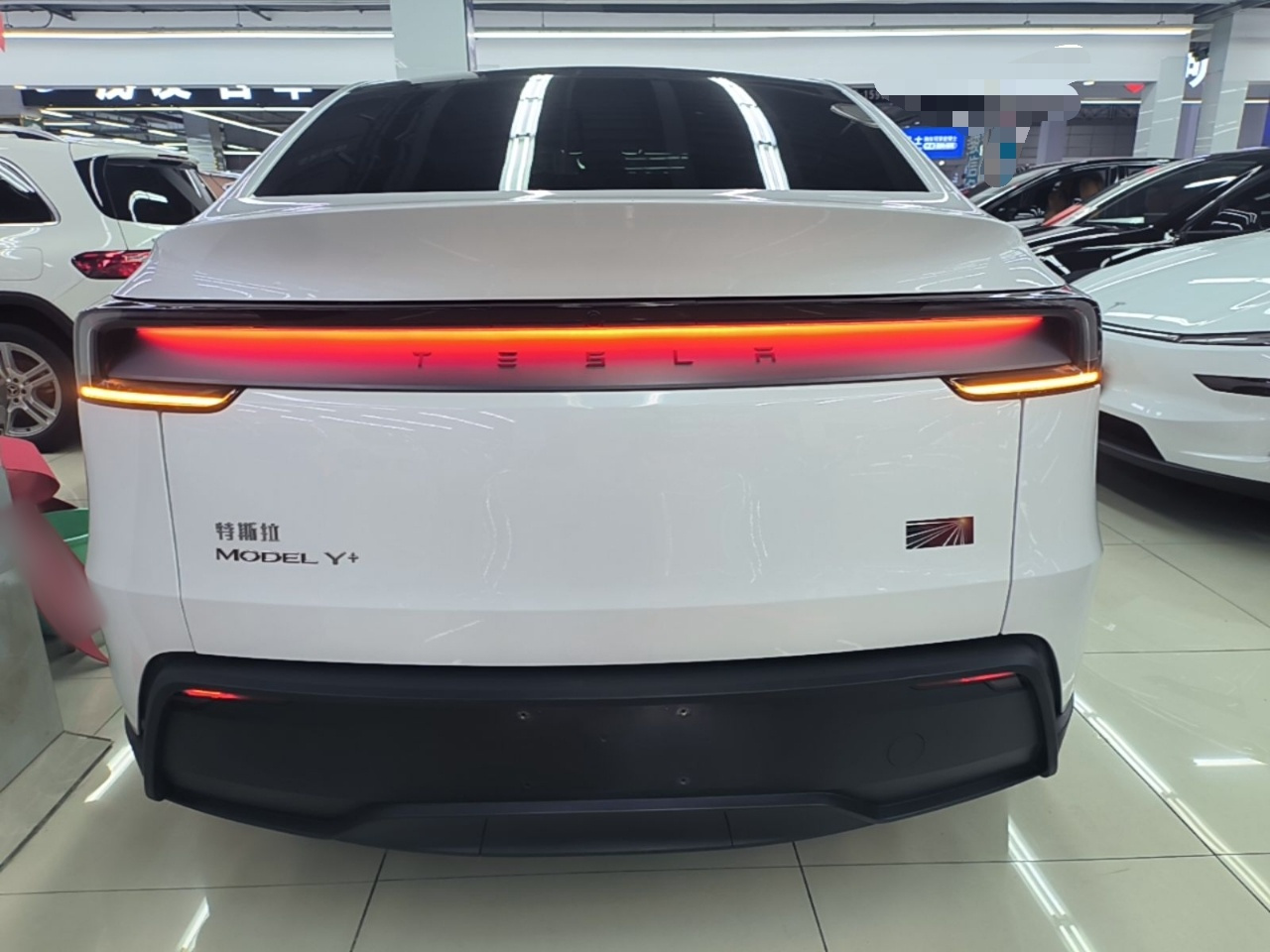 Model Y 2025 Long Range AWD Launch Edition photo 5