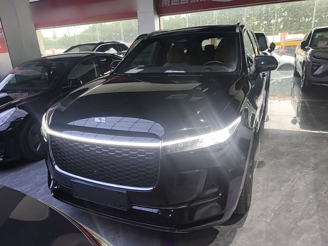 Li Auto ONE 2021 EREV 6-Seater photo 2