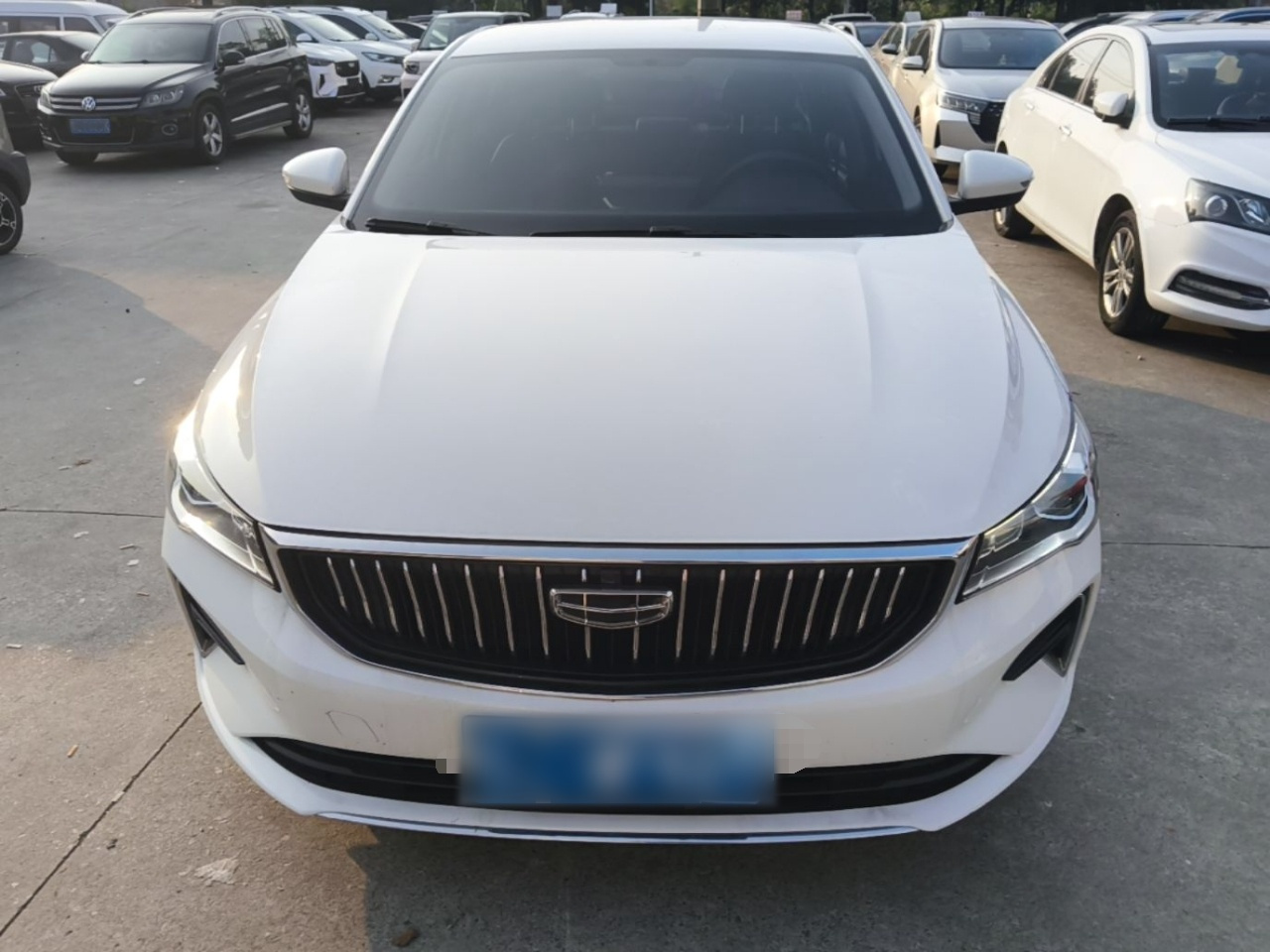 Emgrand 2022 4 1.5L CVT Elite photo 2