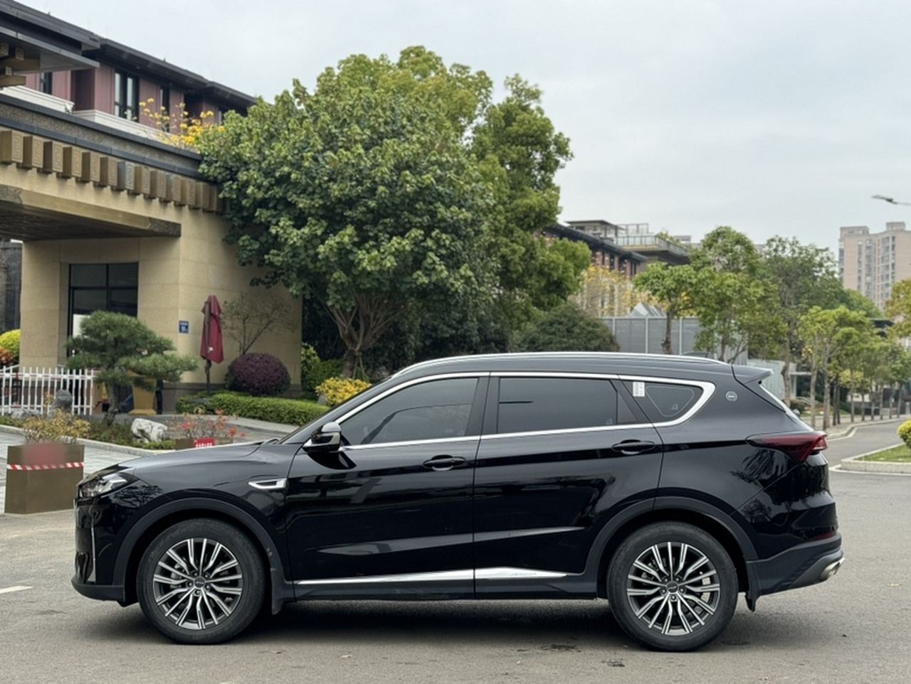 X70 PLUS 2023 1.6T DCT 5-Seater photo 2